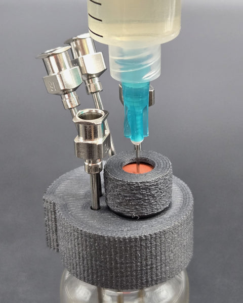 Self-healing plug for sampling