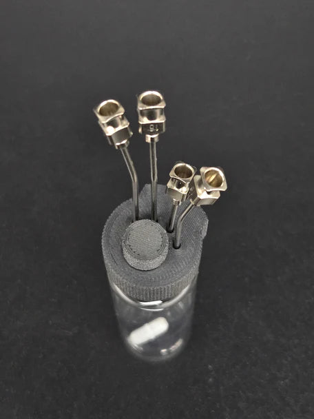 40mL glass vial, cap with ports, and stir bar