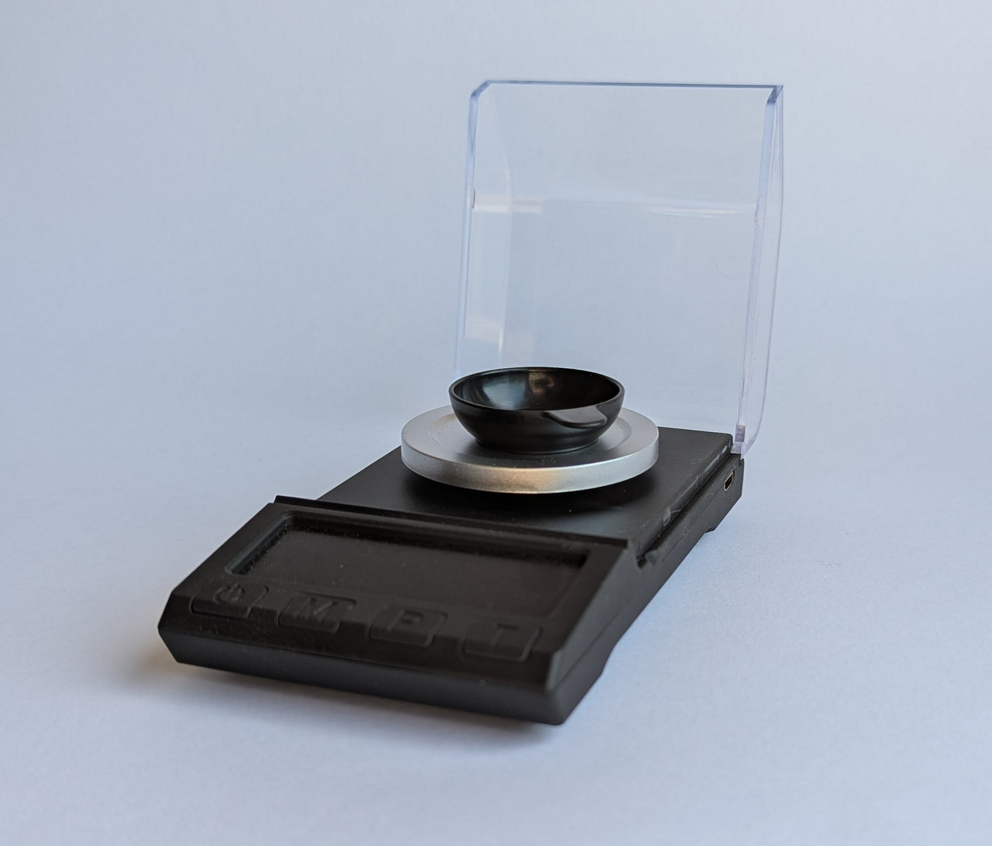 Weighing scale with 0.001g precision
